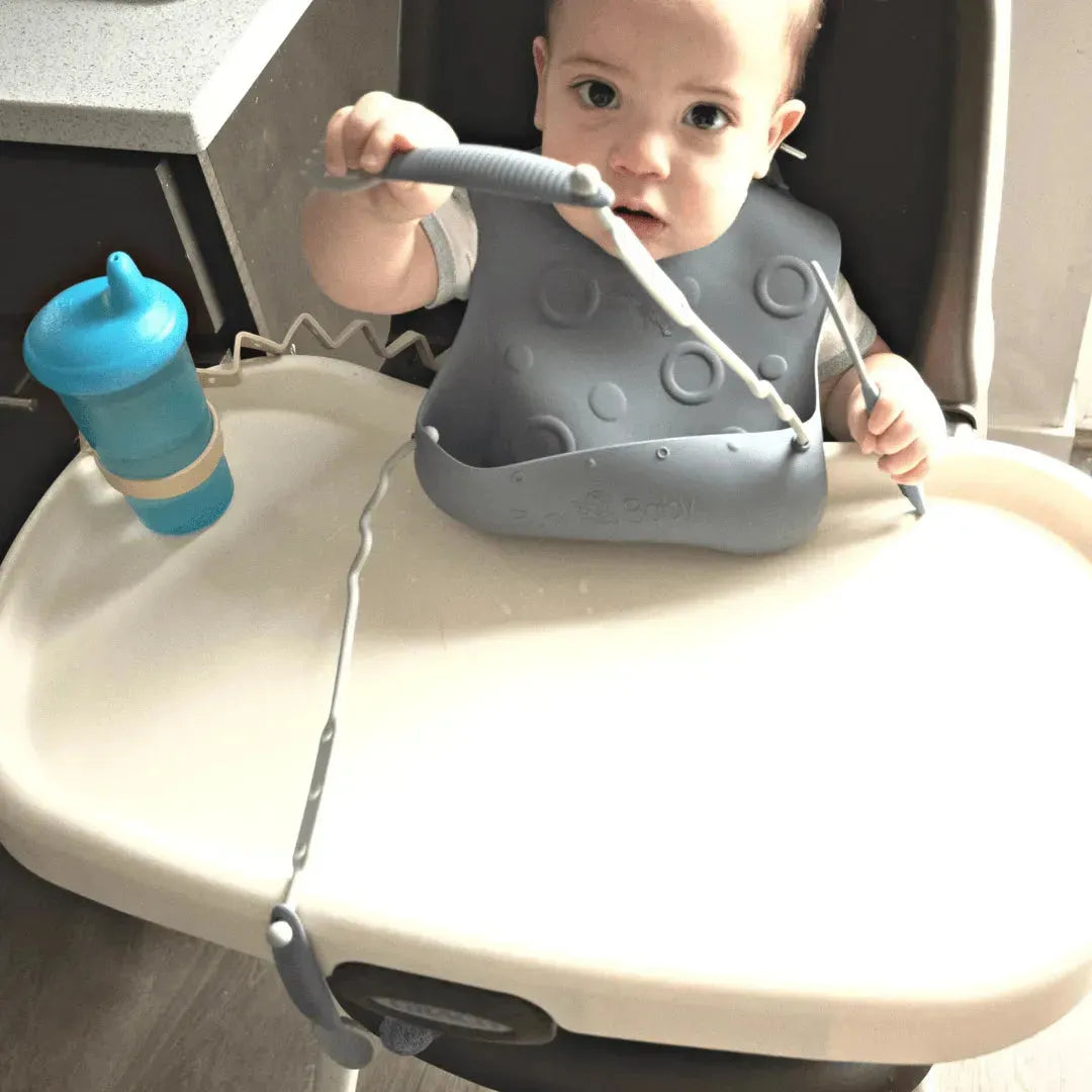 Utensílios para comer para bebês ocupados