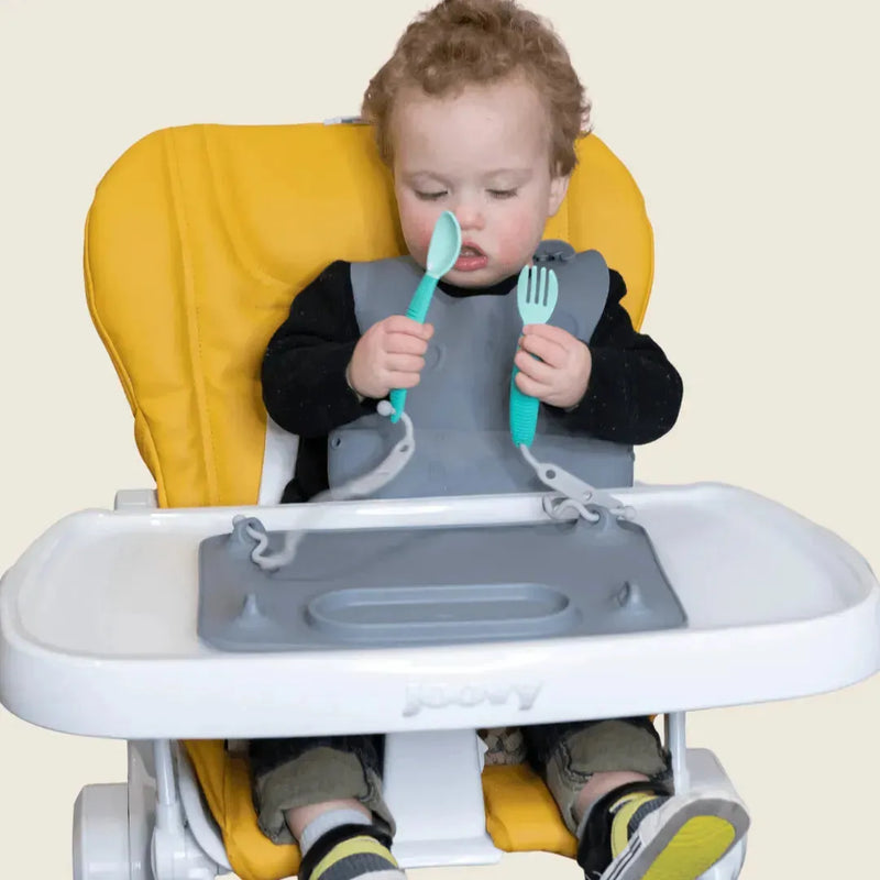 Utensílios para comer para bebês ocupados