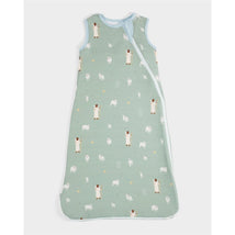 Sleep sack in soft green fabric with illustrated sheep and shepherds, designed for babies 6 to 12 months, 0.5 Tog.