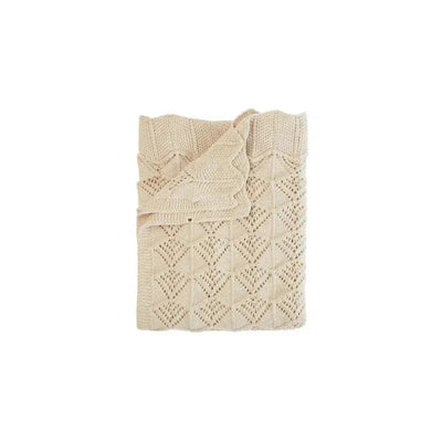 Knitted blanket in ivory color with a wavy pattern and textured design, ideal for cozying up.