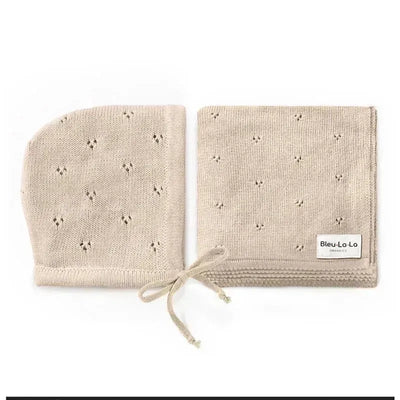 Beige 100% organic cotton blanket and bonnet hat set by Bleu La La, featuring delicate patterns and a label.