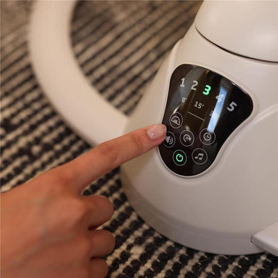 Maxi-Cosi Cassia Smart Baby Swing control panel, featuring buttons and a display showing swing settings.