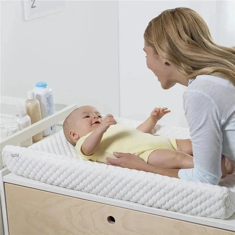 Munchkin Secure Grip Changing Pad Image 7