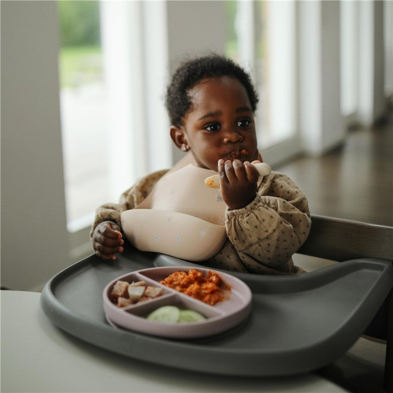 Mushie Silicone Baby Bib - Daisy Image 3