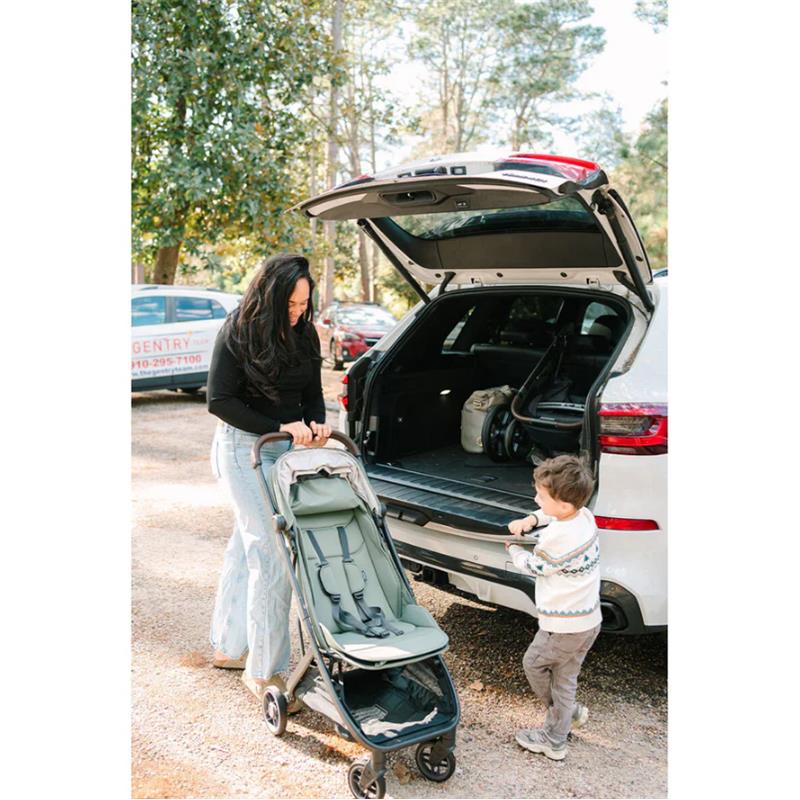 Uppababy Minu V3 Compact Stroller, Evelyn, Meadow Green | Carbon Frame | Chestnut Leather Image 15