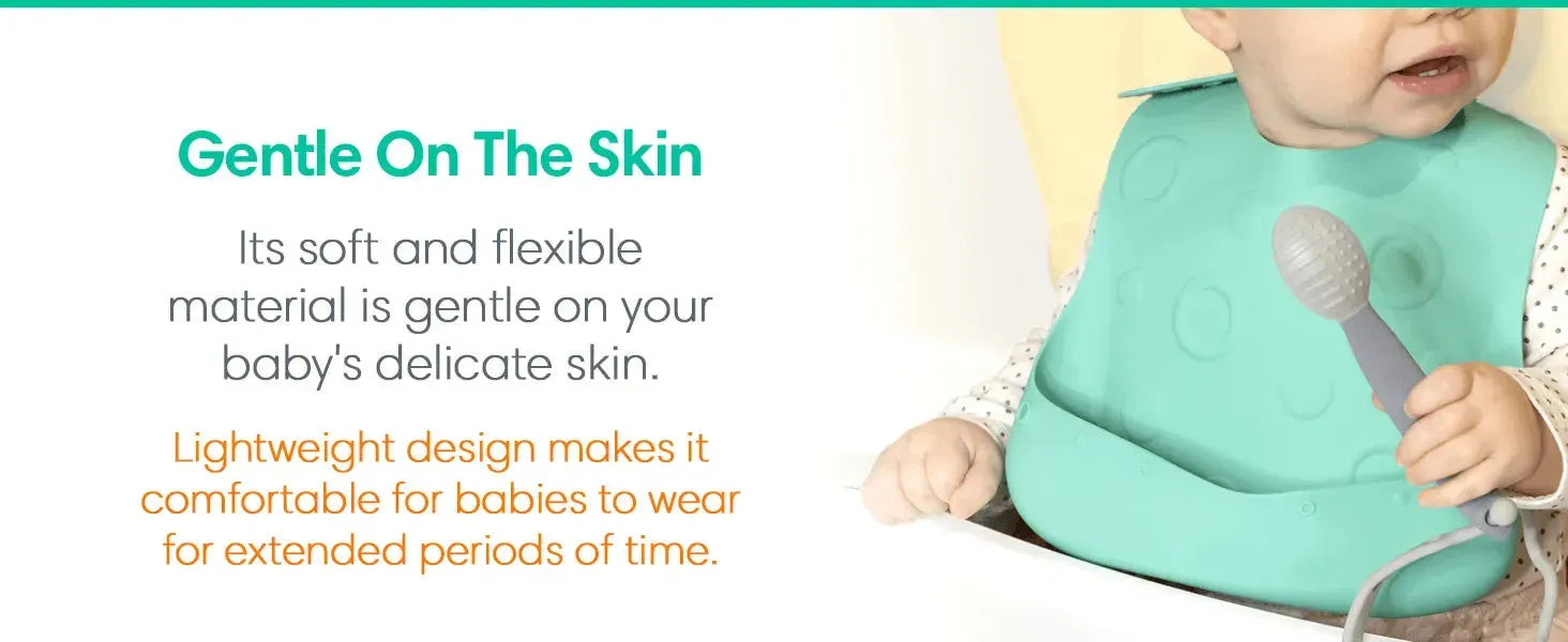 Conjunto de babador e utensílio para bebê ocupado