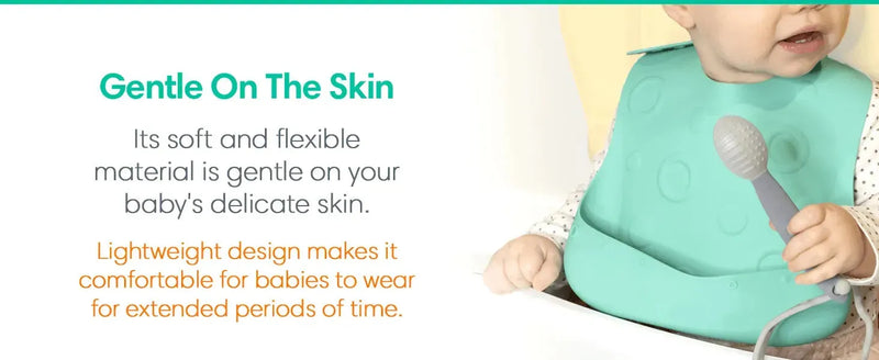 Conjunto de babador e utensílio para bebê ocupado