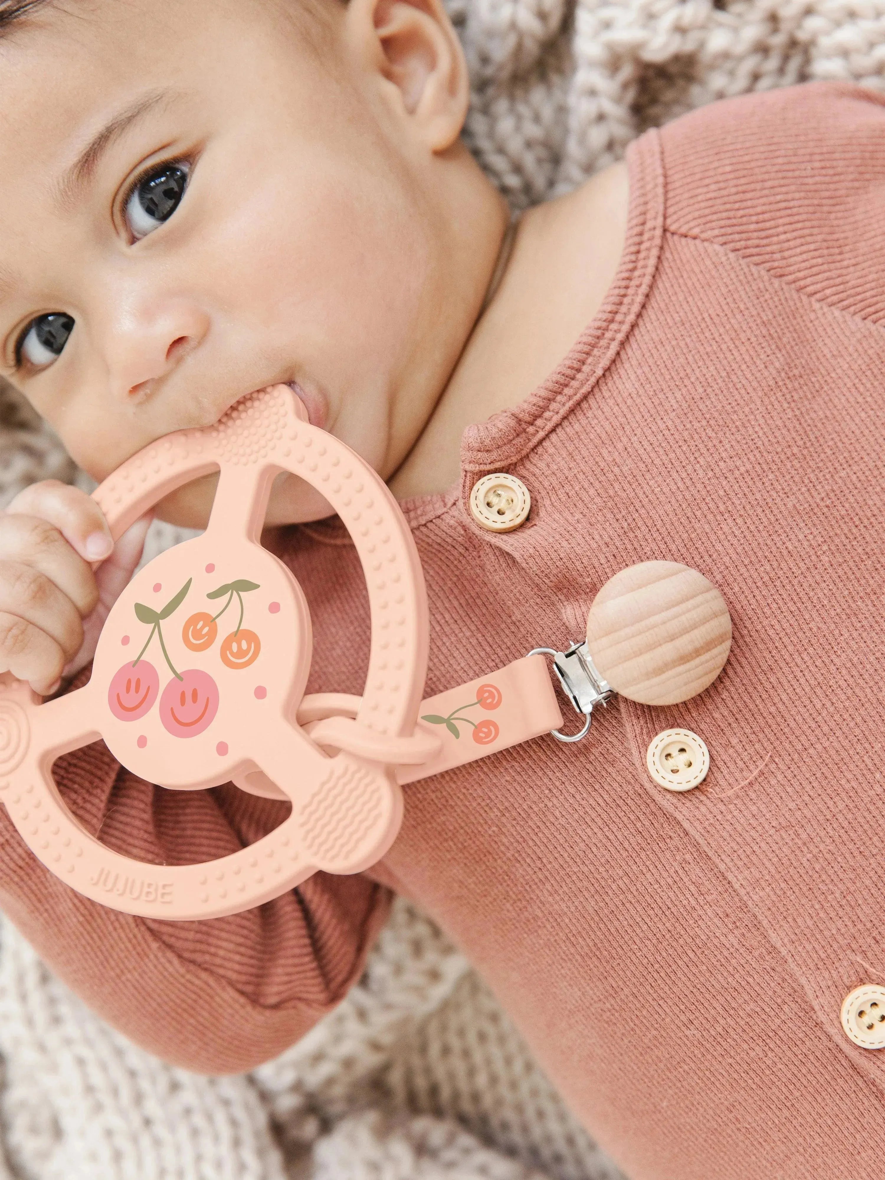 Anel de mordedor de silicone - Cherry Cute by Doodle By Meg