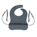 Conjunto de babador e utensílio para bebê ocupado